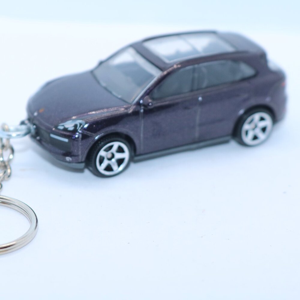 Matchbox 2021 purple Porsche Cayenne Turbo custom keychain